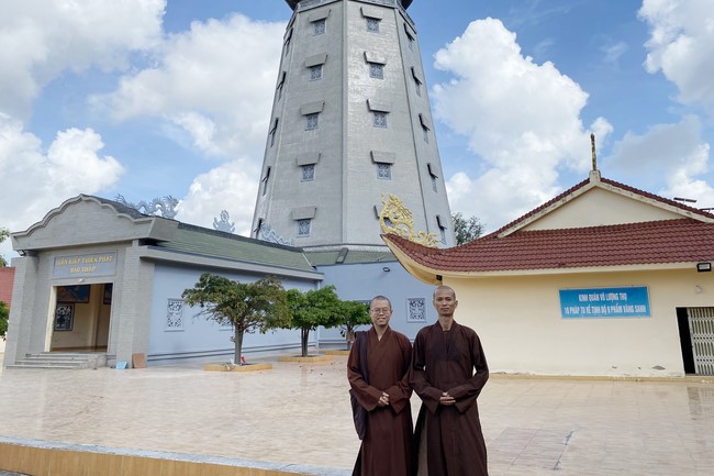 Donating to Bà Rịa - Vũng Tàu province’s Buddhist Intermediate School from NCT Education Talent Monk Fund