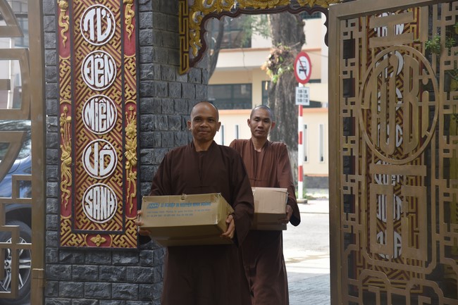 Donating to Tien Giang province’s Buddhist Intermediate - College  School from NCT Education Talent Monk Fund