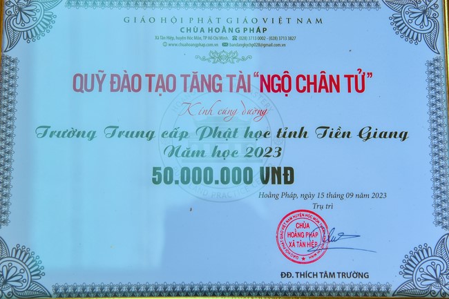 Donating to Tien Giang province’s Buddhist Intermediate - College  School from NCT Education Talent Monk Fund