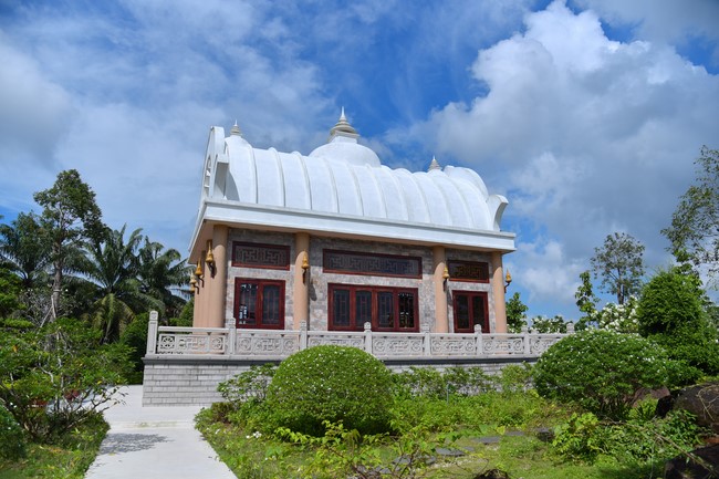 Donating to Tien Giang province’s Buddhist Intermediate - College  School from NCT Education Talent Monk Fund