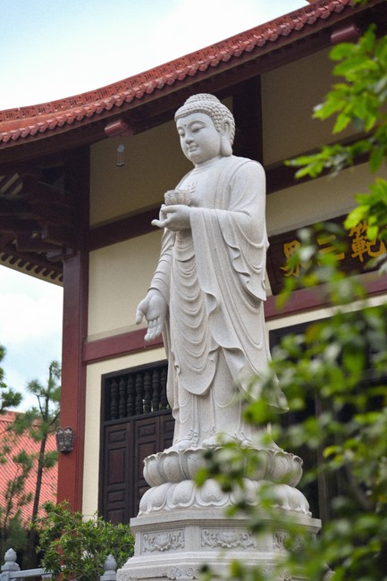Donating to Law Propagation Class at Hue Nghiem Pagoda from NCT Education Talent Monk Fund