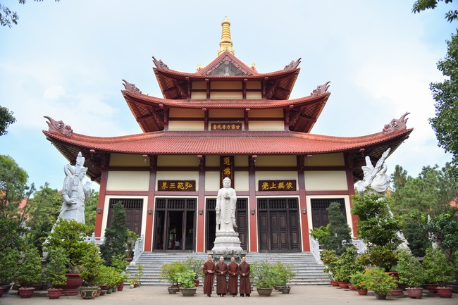 Donating to Law Propagation Class at Hue Nghiem Pagoda from NCT Education Talent Monk Fund
