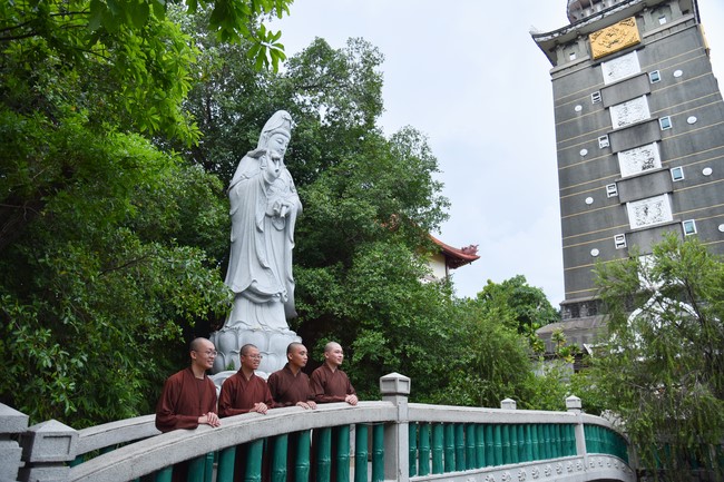 Donating to Law Propagation Class at Hue Nghiem Pagoda from NCT Education Talent Monk Fund