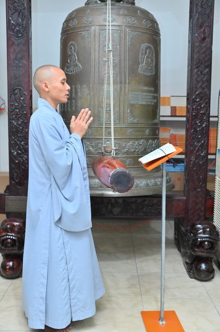 Prostrating five hundred names Bodhisattva Avalokitesvara