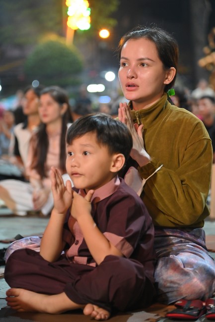 Prostrating five hundred names Bodhisattva Avalokitesvara