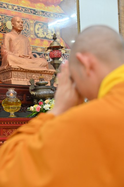 Prostrating five hundred names Bodhisattva Avalokitesvara