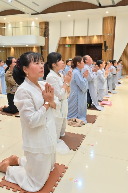 Prostrating five hundred names Bodhisattva Avalokitesvara