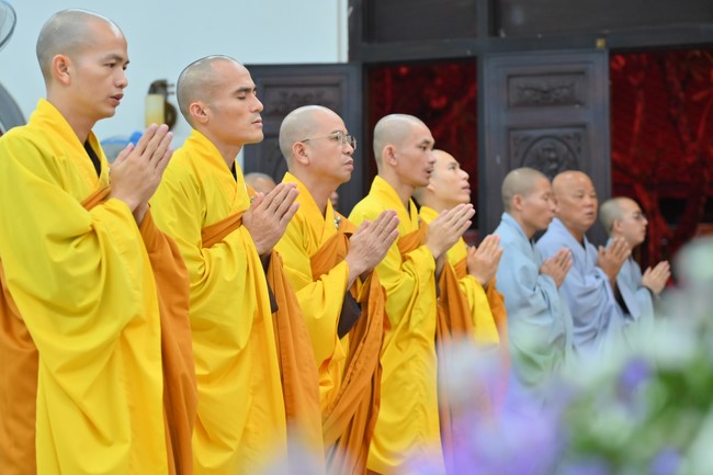 Prostrating five hundred names Bodhisattva Avalokitesvara