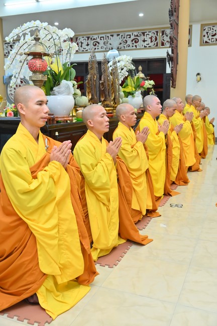 Prostrating five hundred names Bodhisattva Avalokitesvara