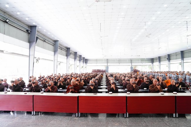 Donating to Vietnam Buddhist University in Ho Chi Minh City from NCT Talent Monk Fund