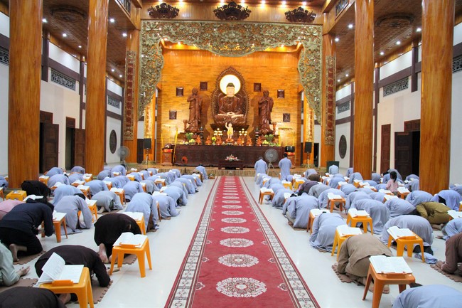 Repentance Ceremony at Giai Lam Pagoda - Ha Tinh