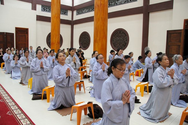 Repentance Ceremony at Giai Lam Pagoda - Ha Tinh