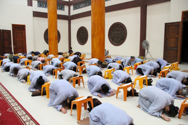 Repentance Ceremony at Giai Lam Pagoda - Ha Tinh