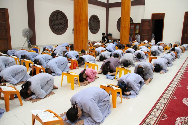 Repentance Ceremony at Giai Lam Pagoda - Ha Tinh