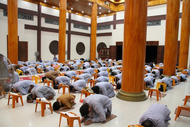 Repentance Ceremony at Giai Lam Pagoda - Ha Tinh
