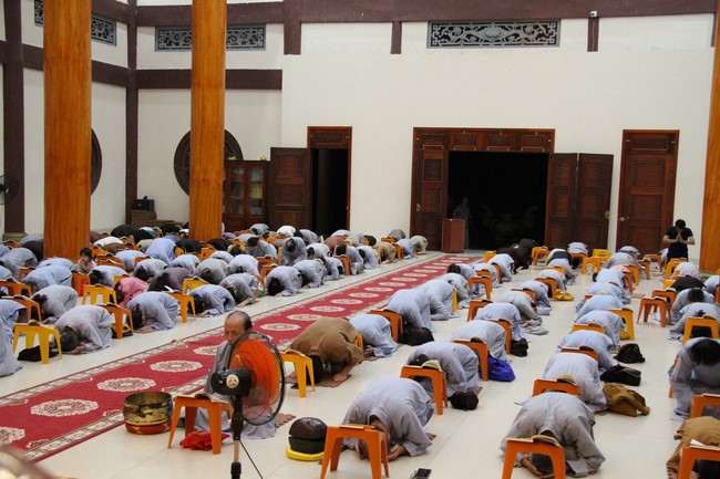 Repentance Ceremony at Giai Lam Pagoda - Ha Tinh