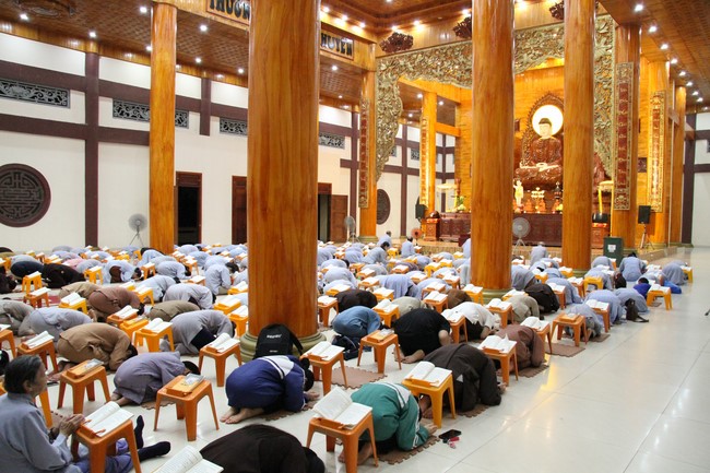 Repentance Ceremony at Giai Lam Pagoda - Ha Tinh