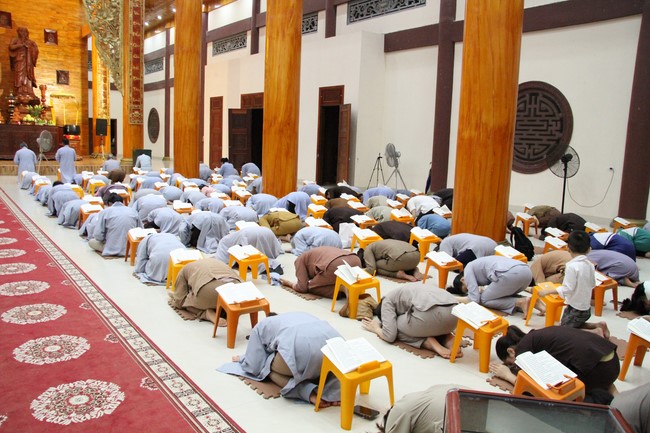 Repentance Ceremony at Giai Lam Pagoda - Ha Tinh