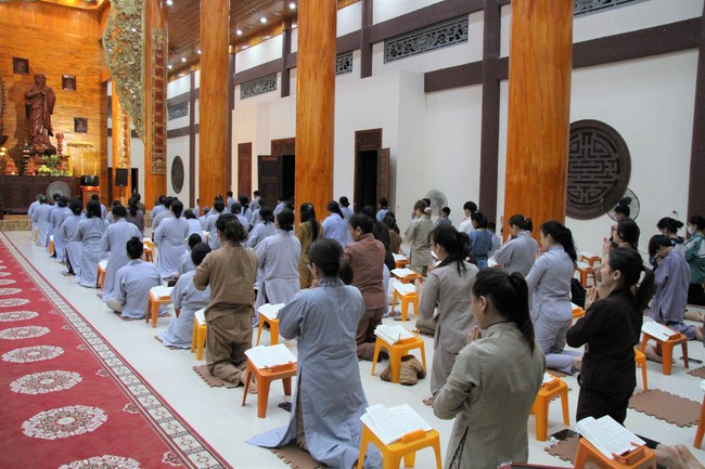 Repentance Ceremony at Giai Lam Pagoda - Ha Tinh