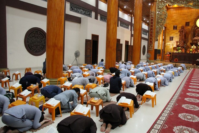 Repentance Ceremony at Giai Lam Pagoda - Ha Tinh