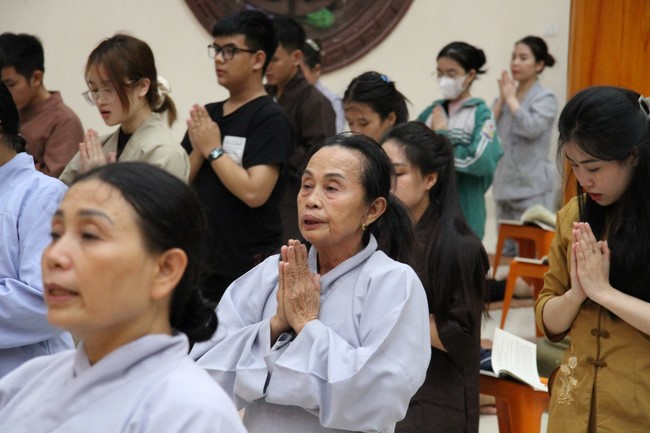 Repentance Ceremony at Giai Lam Pagoda - Ha Tinh