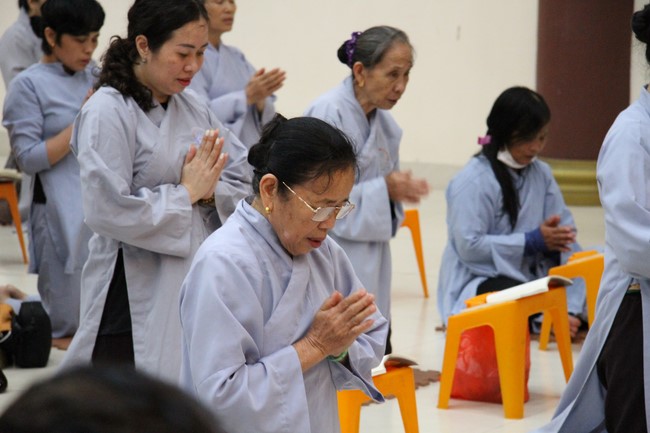 Repentance Ceremony at Giai Lam Pagoda - Ha Tinh