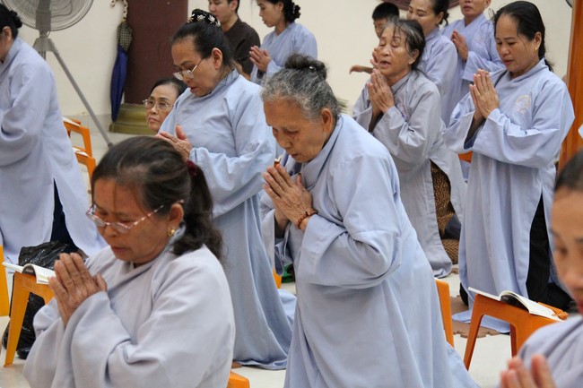 Repentance Ceremony at Giai Lam Pagoda - Ha Tinh