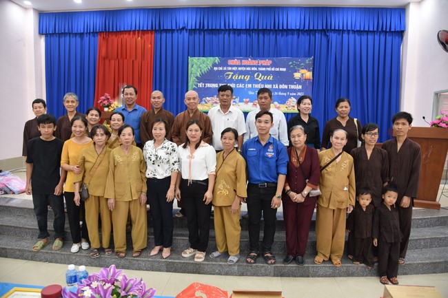 Ban từ thiện: Tặng quà Trung thu cho học sinh các trường tiểu học tại tây Ninh