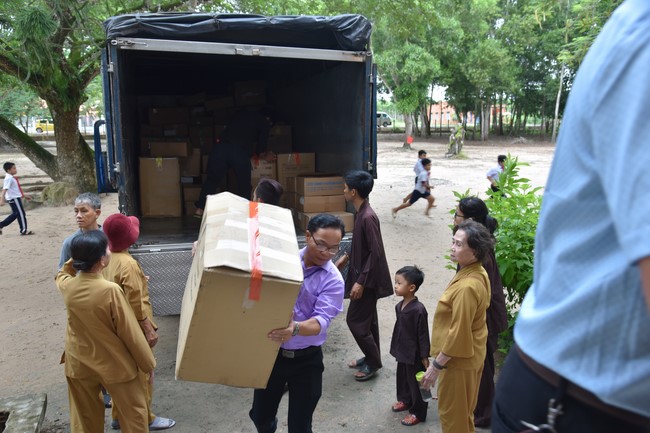 Ban từ thiện: Tặng quà Trung thu cho học sinh các trường tiểu học tại tây Ninh