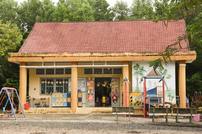 Ban từ thiện: Tặng quà Trung thu cho học sinh các trường tiểu học tại tây Ninh