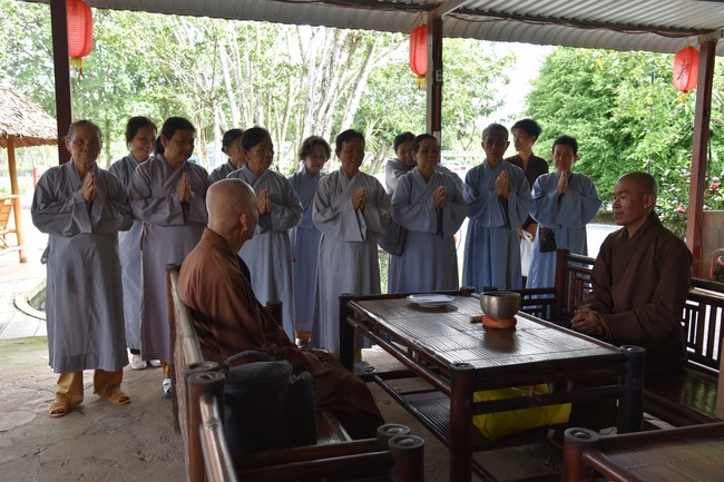 Ban từ thiện: Tặng quà Trung thu cho học sinh các trường tiểu học tại tây Ninh