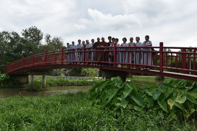 Ban từ thiện: Tặng quà Trung thu cho học sinh các trường tiểu học tại tây Ninh