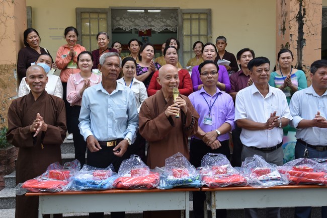 Ban từ thiện: Tặng quà Trung thu cho học sinh các trường tiểu học tại tây Ninh