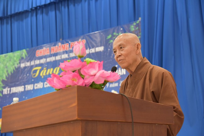 Ban từ thiện: Tặng quà Trung thu cho học sinh các trường tiểu học tại tây Ninh