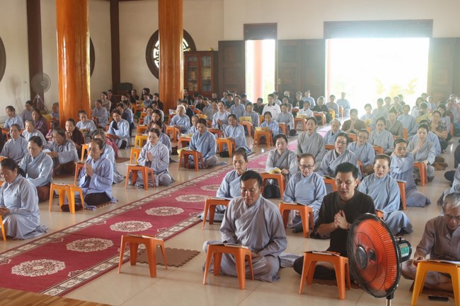 One- day Practice and a requiem ritual at Giai Lam Pagoda - Ha Tinh