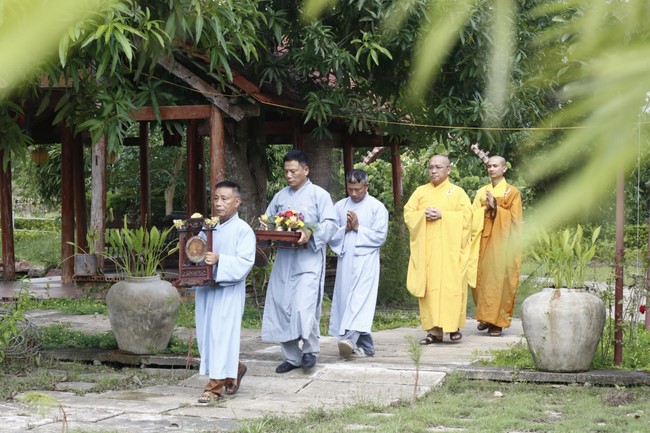 One- day Practice and a requiem ritual at Giai Lam Pagoda - Ha Tinh
