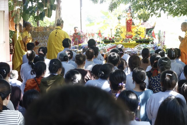 One- day Practice and a requiem ritual at Giai Lam Pagoda - Ha Tinh