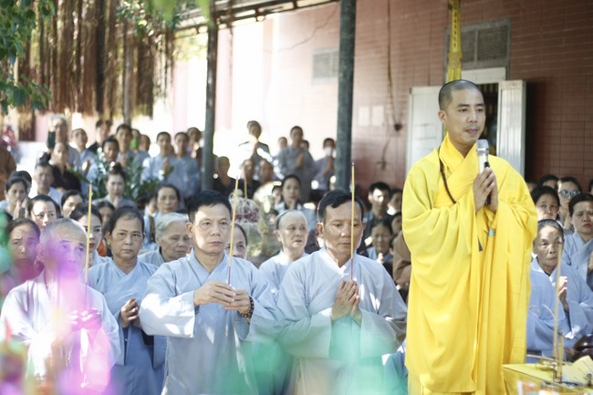 One- day Practice and a requiem ritual at Giai Lam Pagoda - Ha Tinh