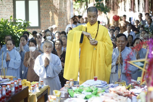 One- day Practice and a requiem ritual at Giai Lam Pagoda - Ha Tinh