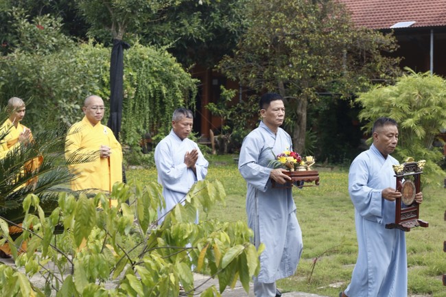 One- day Practice and a requiem ritual at Giai Lam Pagoda - Ha Tinh