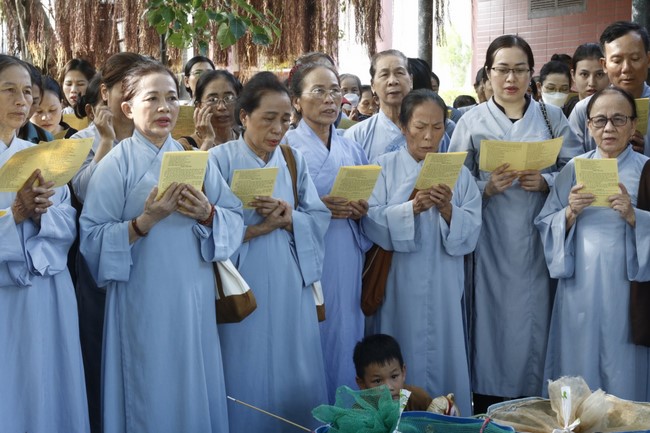 One- day Practice and a requiem ritual at Giai Lam Pagoda - Ha Tinh