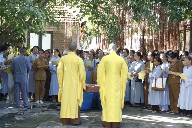 One- day Practice and a requiem ritual at Giai Lam Pagoda - Ha Tinh