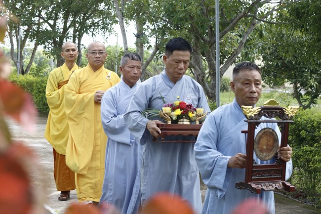 One- day Practice and a requiem ritual at Giai Lam Pagoda - Ha Tinh