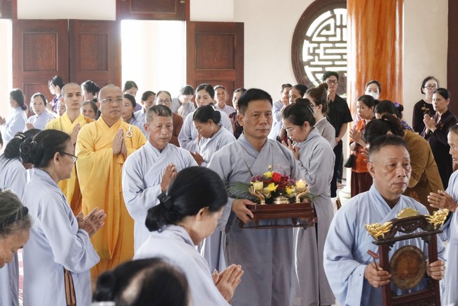 One- day Practice and a requiem ritual at Giai Lam Pagoda - Ha Tinh