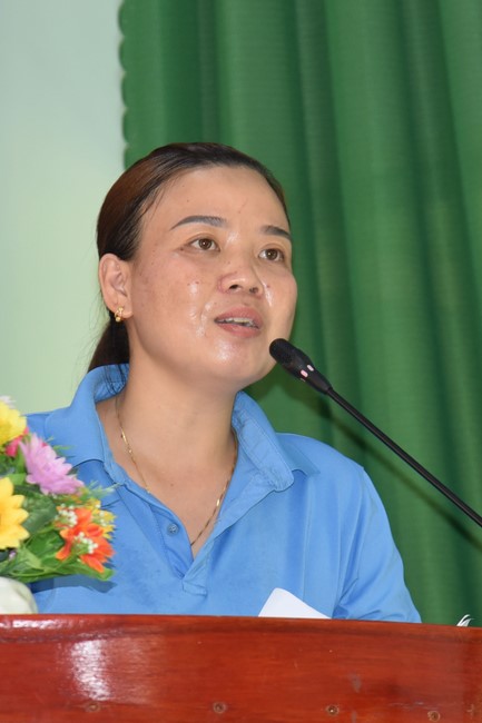 Examining health, giving medicines and gifts to the poor in Dong Tien commune, Binh Phuoc