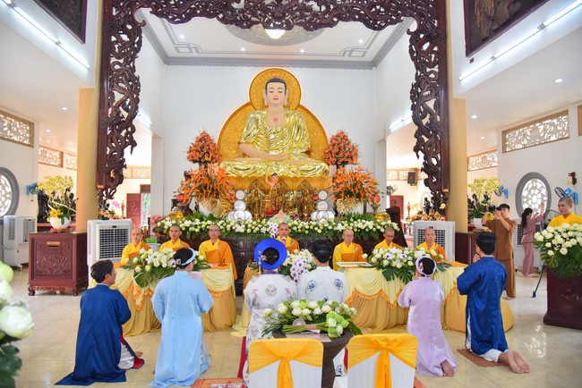 Wedding Ceremony at the pagoda