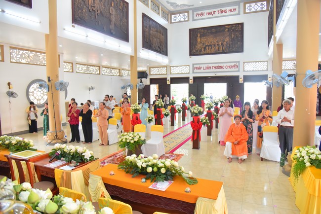 Wedding Ceremony at the pagoda