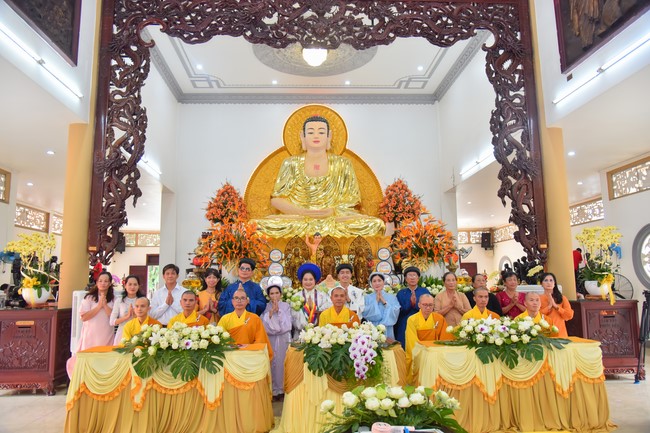 Wedding Ceremony at the pagoda