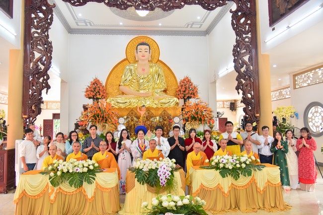 Wedding Ceremony at the pagoda