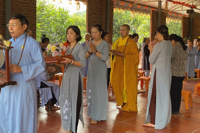 Three-Jewel Refuge Ceremony at Dai Co Viet Pagoda – Yen Bai